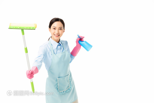 家政服務(wù)中的女性力量 專(zhuān)業(yè)與細(xì)致的玻璃清潔